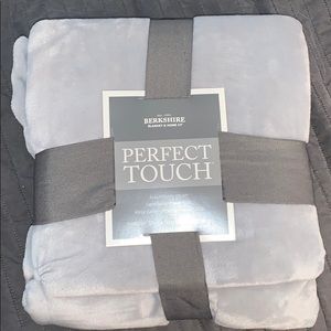 Soft gray throw blanket, new been used